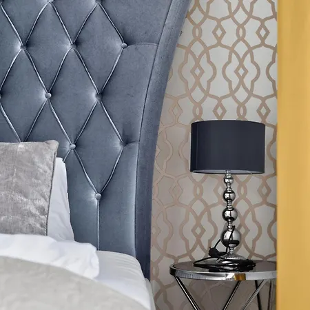 The Champagne In Apartman